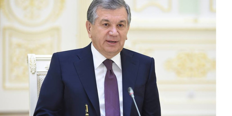 Шавкат Мирзиеев наградил ряд государственных и общественных деятелей Таджикистана