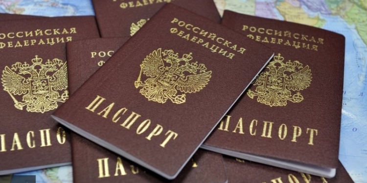Владимир Путин дал российское гражданство 10 уроженцам Таджикистана
