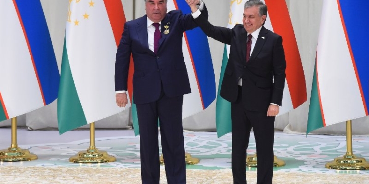 Президенты Таджикистана и Узбекистана посмотрели концерт «Вечер дружбы»