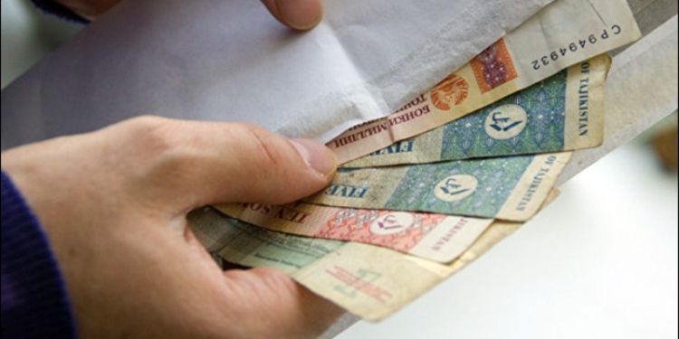 Зарплаты бюджетникам в Таджикистане повысят с 1 сентября