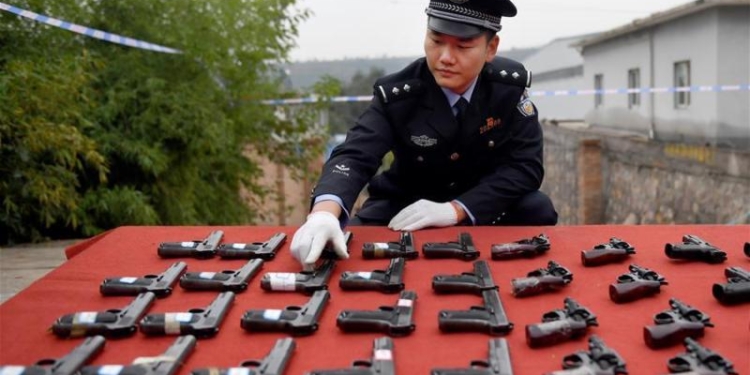 В Китае проведена единая кампания по уничтожению нелегального огнестрельного оружия