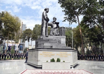 В Душанбе с участием президентов Таджикистана и Узбекистана открылся парк имени Алишера Навои