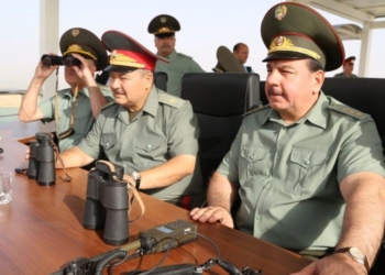 Министры обороны Таджикистана и Узбекистана встретились на полигоне Чорухдарон