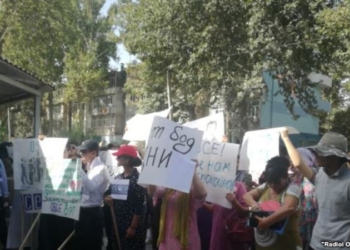 У офиса ОБСЕ в Душанбе прошла акция протеста.
