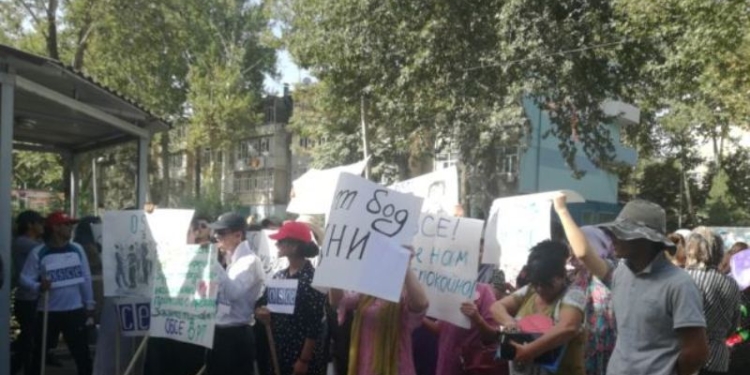 У офиса ОБСЕ в Душанбе прошла акция протеста.