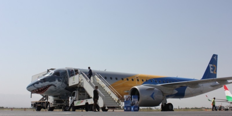 Презентация новейшего бразильского  самолета Embraer  Е190-Е2 в Душанбе