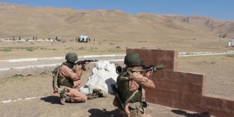 Российские военные уничтожили в горах Таджикистана условный караван с оружием