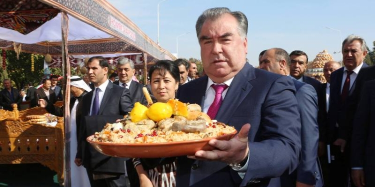 Праздник плова, меда, дыни и сладостей состоялся во Дворце Арбоб