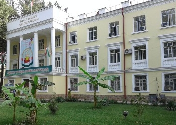 Главе Союза Художников Таджикистана вручен орден «Художник планеты»