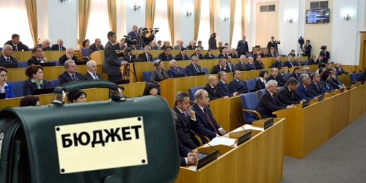 Правительство направит в парламент проект госбюджета на 2019 год