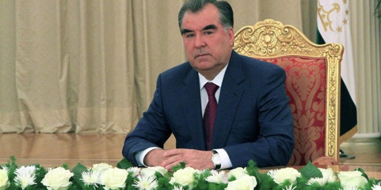 Э. Рахмон выразил соболезнования в связи с крушением самолета в Индонезии