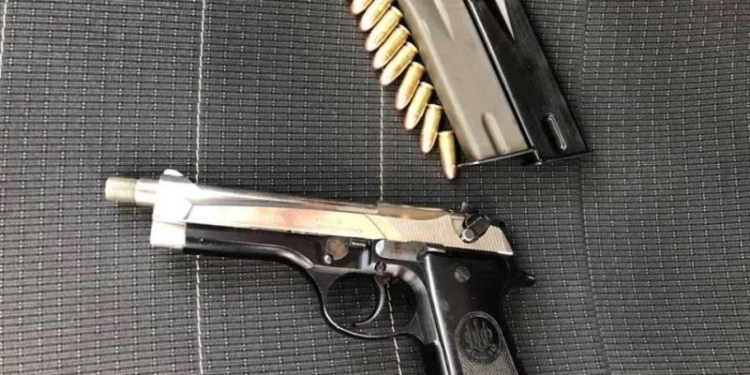 Гражданин Таджикистана пытался продать пистолет Beretta сотруднику СБУ в Киеве