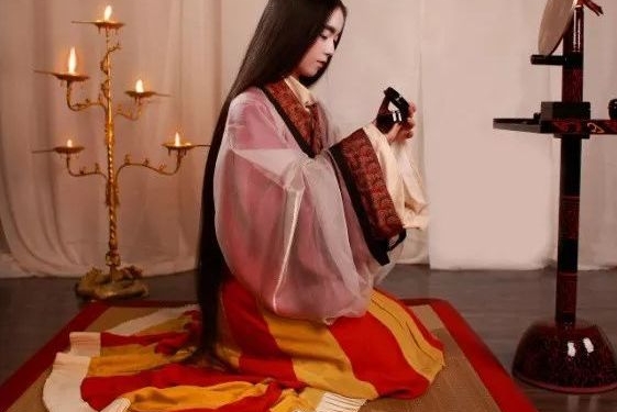 Китайская группа воссоздала 200 традиционных костюмов Китая за 11 лет