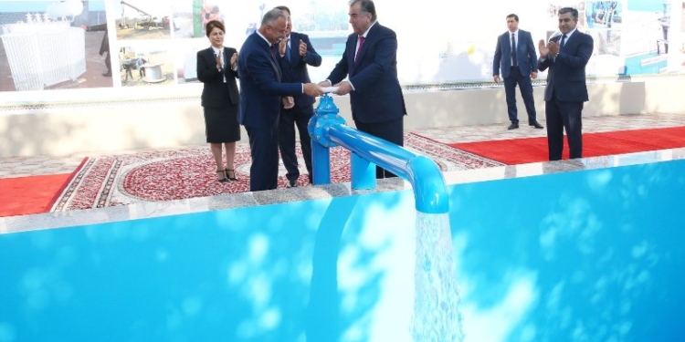 Президент открыл в Гулистоне Школу искусств и реконструированную систему водоснабжения