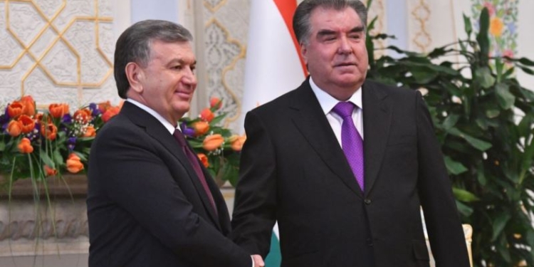 Шавкат Мирзиёев поздравил Эмомали Рахмона с днем рождения