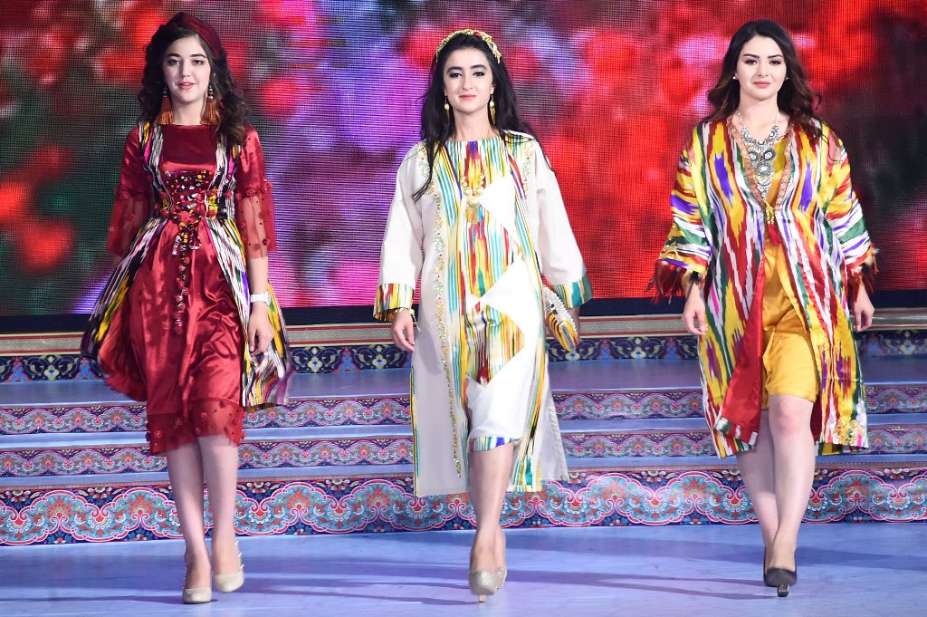 Платья из узбекского шелка