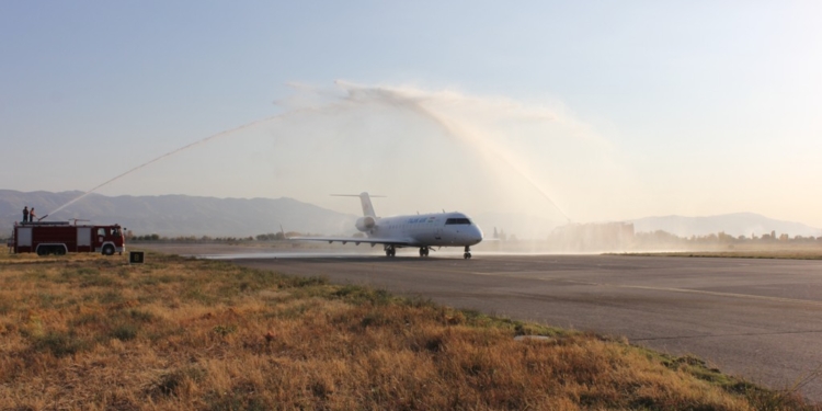 Авиакомпания «Таджик Эйр» презентовала свой новый самолет Bombardier CRJ – 200