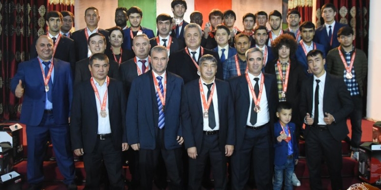 Футболистам «Куктоша» вручены бронзовые медали чемпионата Таджикистана