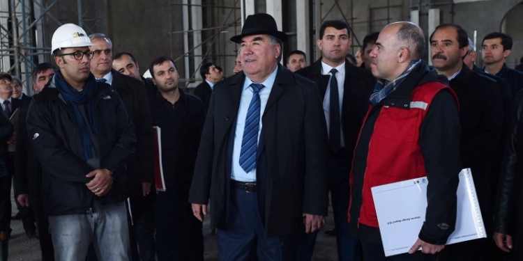 Президент посетил стройплощадку Центральной соборной мечети в Душанбе