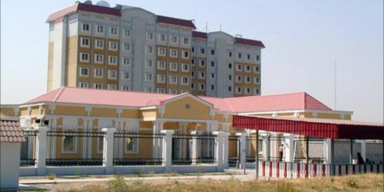 В Душанбе произошло ДТП с участием автомашины посольства России