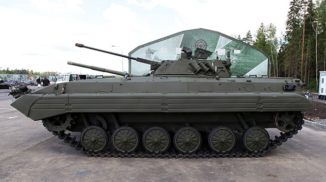 201-я военная база примет на вооружение 5 новых боевых машин пехоты БМП-2М
