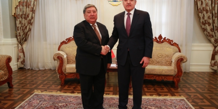 Глава МИД Таджикистана принял нового посла Кыргызстана