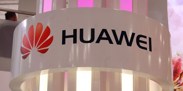 Объем поставок смартфонов Huawei по итогам 2018 года достиг рекордного уровня — более 200 млн