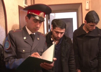 В Душанбе задержаны разбойники в масках, вооруженные электрошокером