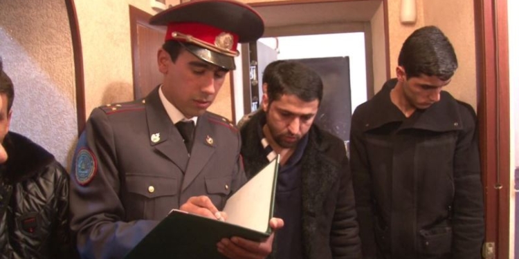 В Душанбе задержаны разбойники в масках, вооруженные электрошокером