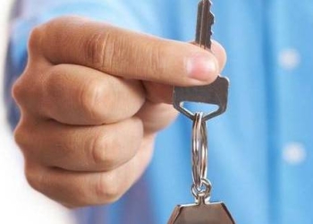 Житель Душанбе хотел обменять дорогую иномарку на квартиру, но обмен не состоялся