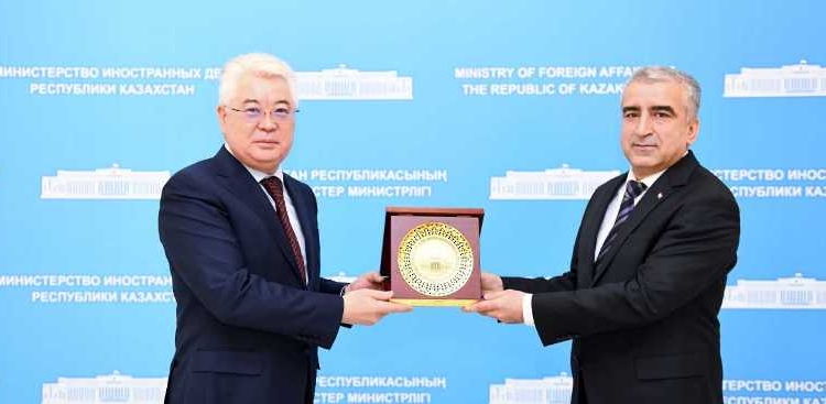 Таджикистан и Казахстан намерены увеличить товарооборот до $2 млрд.