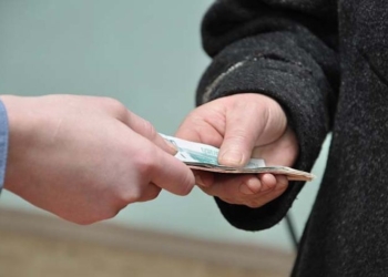 В Шахритусе владелец точки компьютерных игр вымогал деньги у клиента