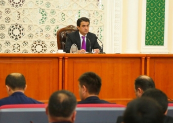 Рустам Эмомали подверг критике систему образования в столице