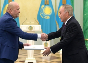 Президент Казахстана принял нового посла Таджикистана