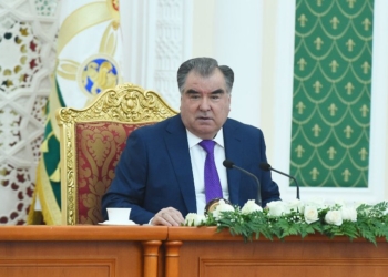 Эмомали Рахмон поручил прекратить показывать по ТВ клипы, восхваляющие президента