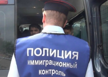 Глава Якутии запретил принимать на работу мигрантов в 33 сферах деятельности