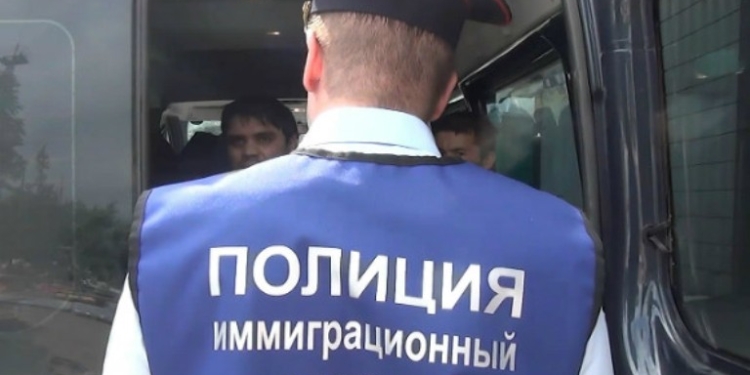 Глава Якутии запретил принимать на работу мигрантов в 33 сферах деятельности