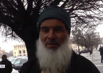Группа граждан Таджикистана провела акцию протеста у здания правительства Армении