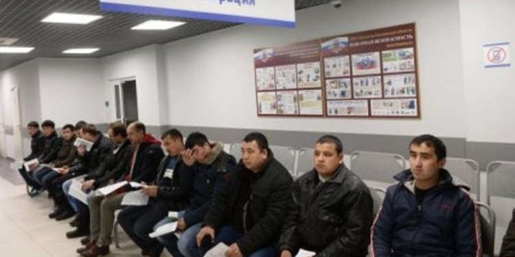 Таджикистан предложил России провести очередную амнистию таджикских мигрантов