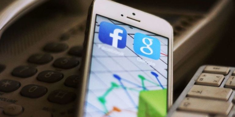 Таджикистан намерен обложить налогами Google и Facebook