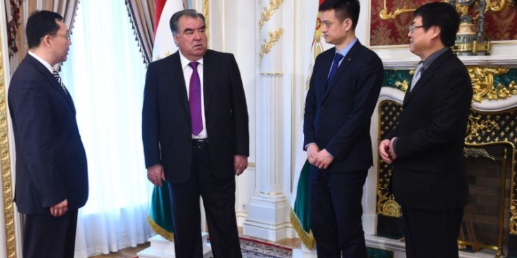 Президент Таджикистана выступил за развитие сотрудничества с Китаем