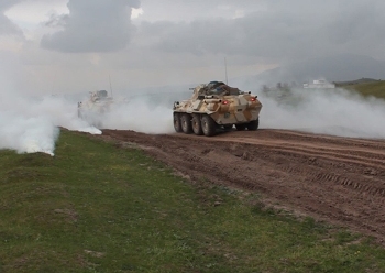 Российских военных в Таджикистане обучили вождению боевой техники в горах