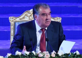 Президент объявил выговор главам Нацбанка и Таможенной службы