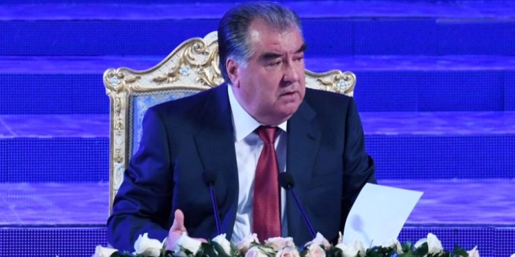 Президент объявил выговор главам Нацбанка и Таможенной службы