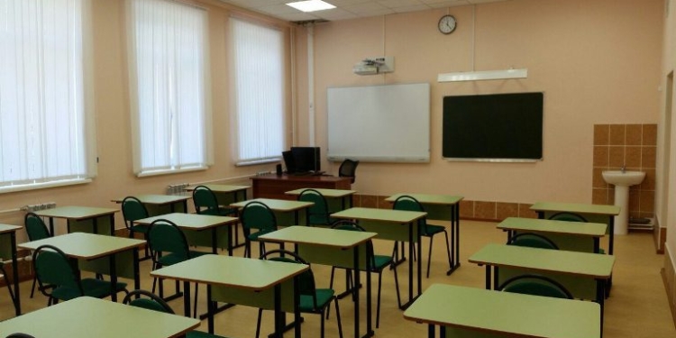 Житель Кушониена не пускал дочерей в школу. Его осудили