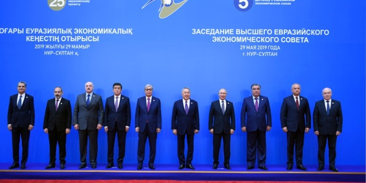 Эмомали Рахмон выступил на саммите ЕАЭС