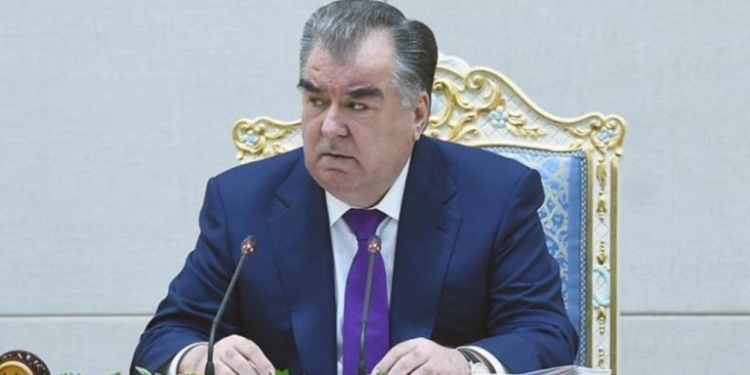 Эмомали Рахмон указал на проблемы в финансовой, банковской, налоговой и таможенной сферах