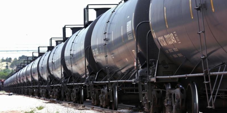 Нефтезавод в Дангаре может заработать уже в этом году