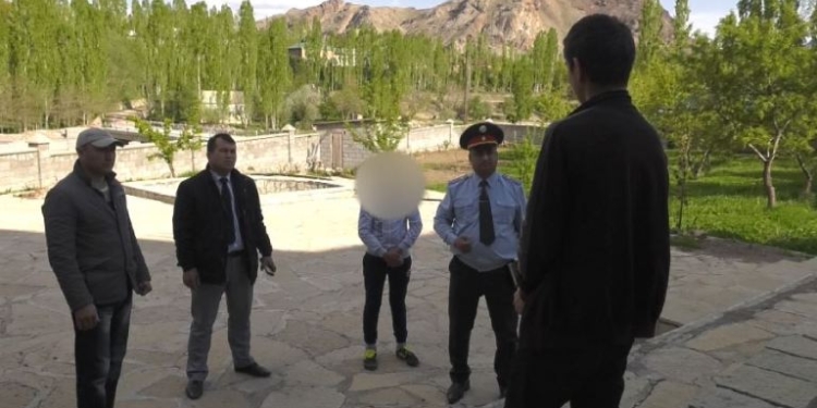 Серия краж из домов мигрантов произошла в Гулистоне. Задержаны трое подростков