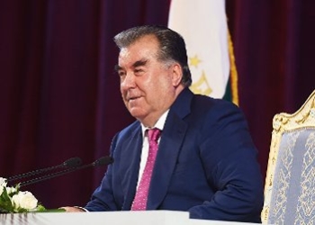 Эмомали Рахмон поздравил таджикистанцев с Иди Фитр